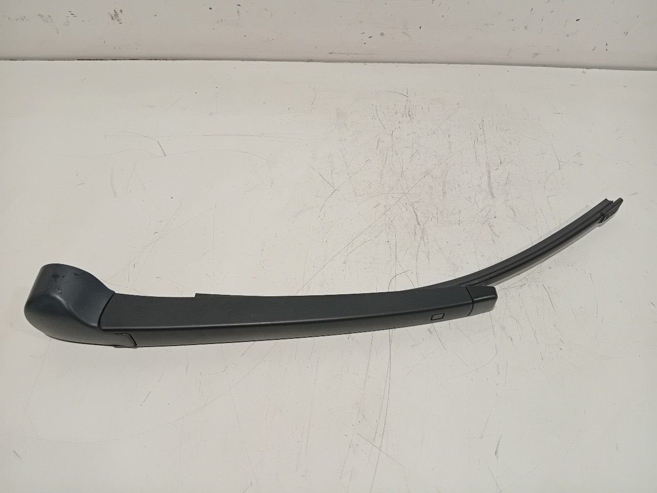 Ruitenwisserarm achterruit Volkswagen Passat, Onderdelen@venauto.nl, Van der Ven Autorecycling B.V., Ettenseweg 76, 4706 PB Roosendaal, The Netherlands