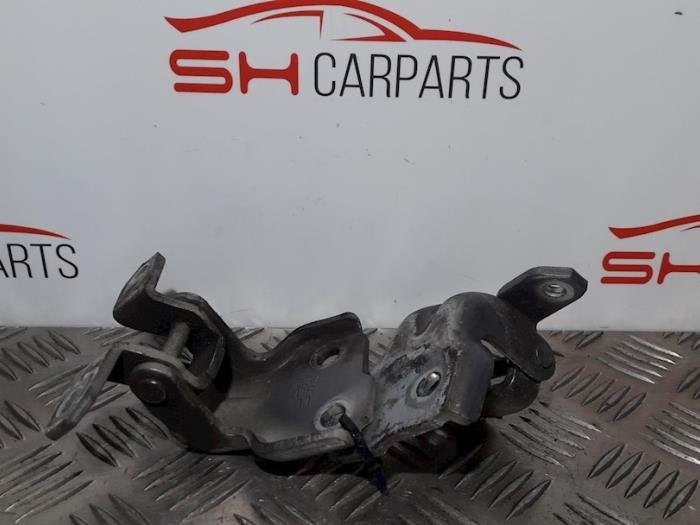 Charnière porte avant droite d'un Suzuki Swift, -, 3 mois de garantie, Utilisé, -