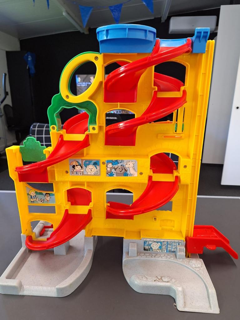 TOPKOOP FICHER PRICE GARAGE MET 6 AUTOOTJES VOOR 15 EURO, Kinderen en Baby's, Speelgoed | Fisher-Price, Ophalen