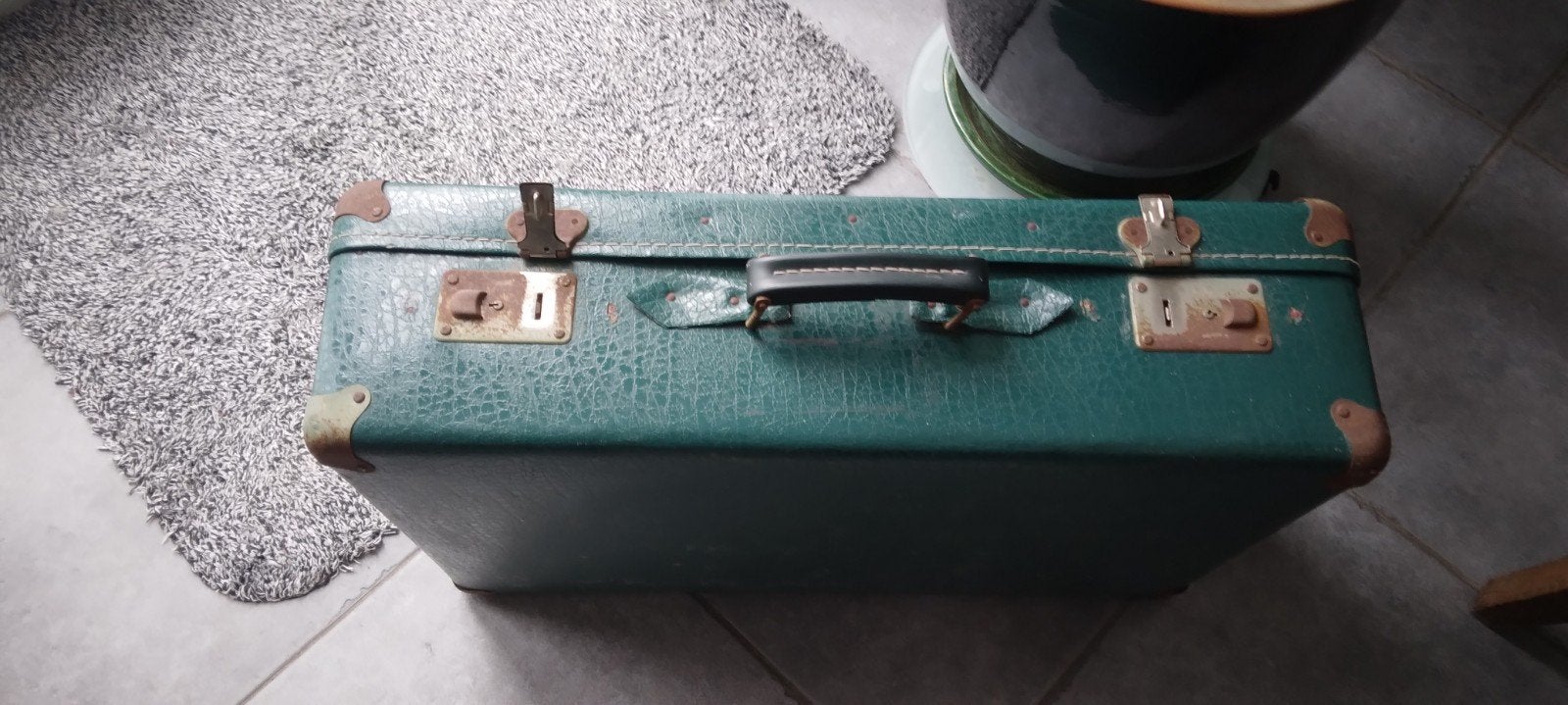 Koffer daterend uit 
 50'., Ophalen