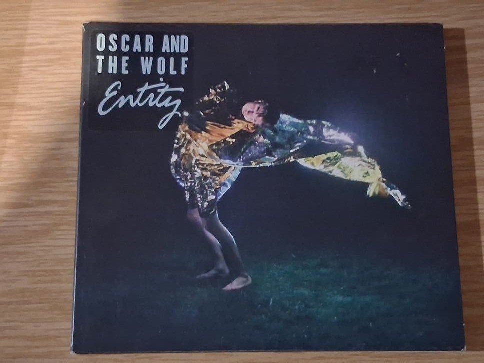 album Oscar and the wolf, Entity op cd (2014), Cd's en Dvd's, Ophalen of Verzenden, Zo goed als nieuw, Indie, Album