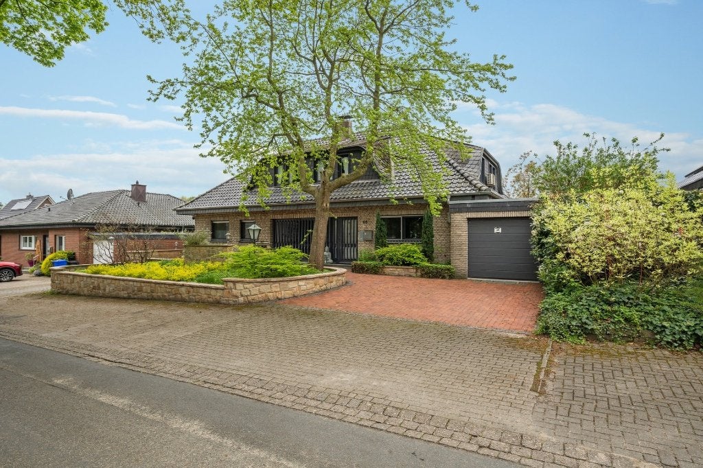 Villa met zwembad, nabij de Nederlandse grens in Duitsland, Immo, Étranger, Allemagne, Maison d'habitation, Ibbenbüren, 948 m²