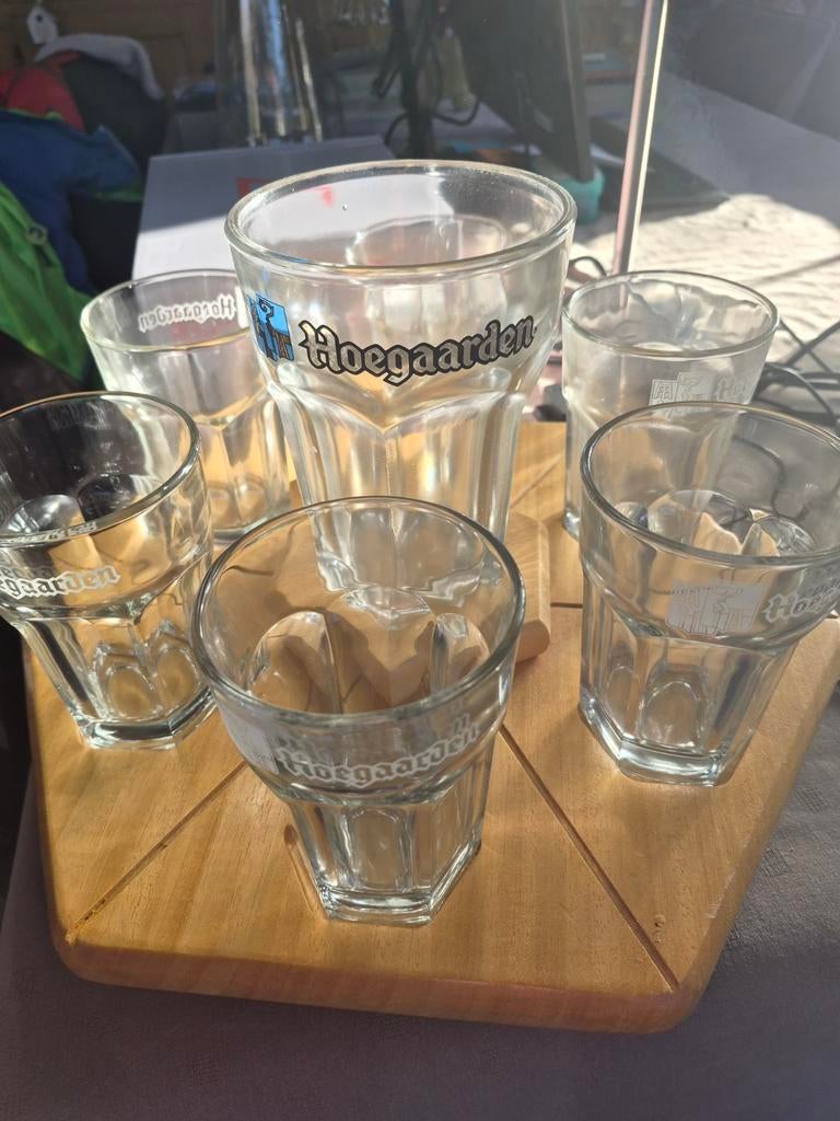 Plateau Hoegarden + 7 verres dont 1 de 50cl, Enlèvement