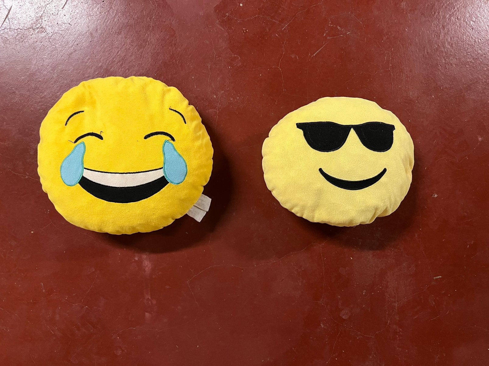 2 kussens Smiley, Huis en Inrichting, Ophalen, Zo goed als nieuw, Geel, Rond