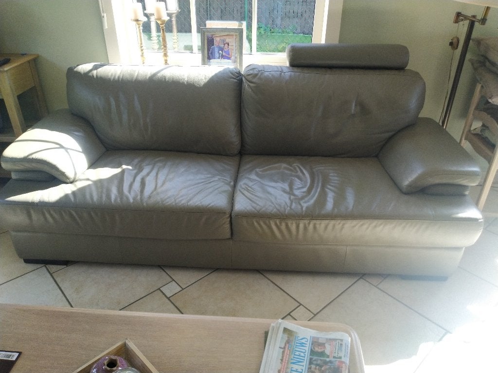2 ruime 3-zitzetels in kunstleer., Huis en Inrichting, Ophalen, Gebruikt, 75 tot 100 cm, Rechte bank