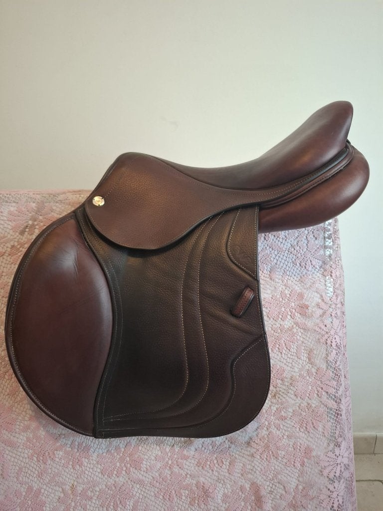 CWD springzadel 17 inch uit 2021 in topstaat!