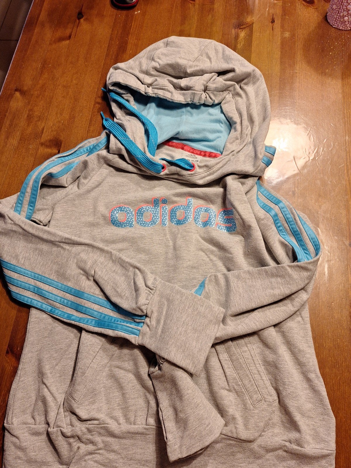 Sportieve Adidas hoodie, Vêtements | Femmes, Homewear, Enlèvement