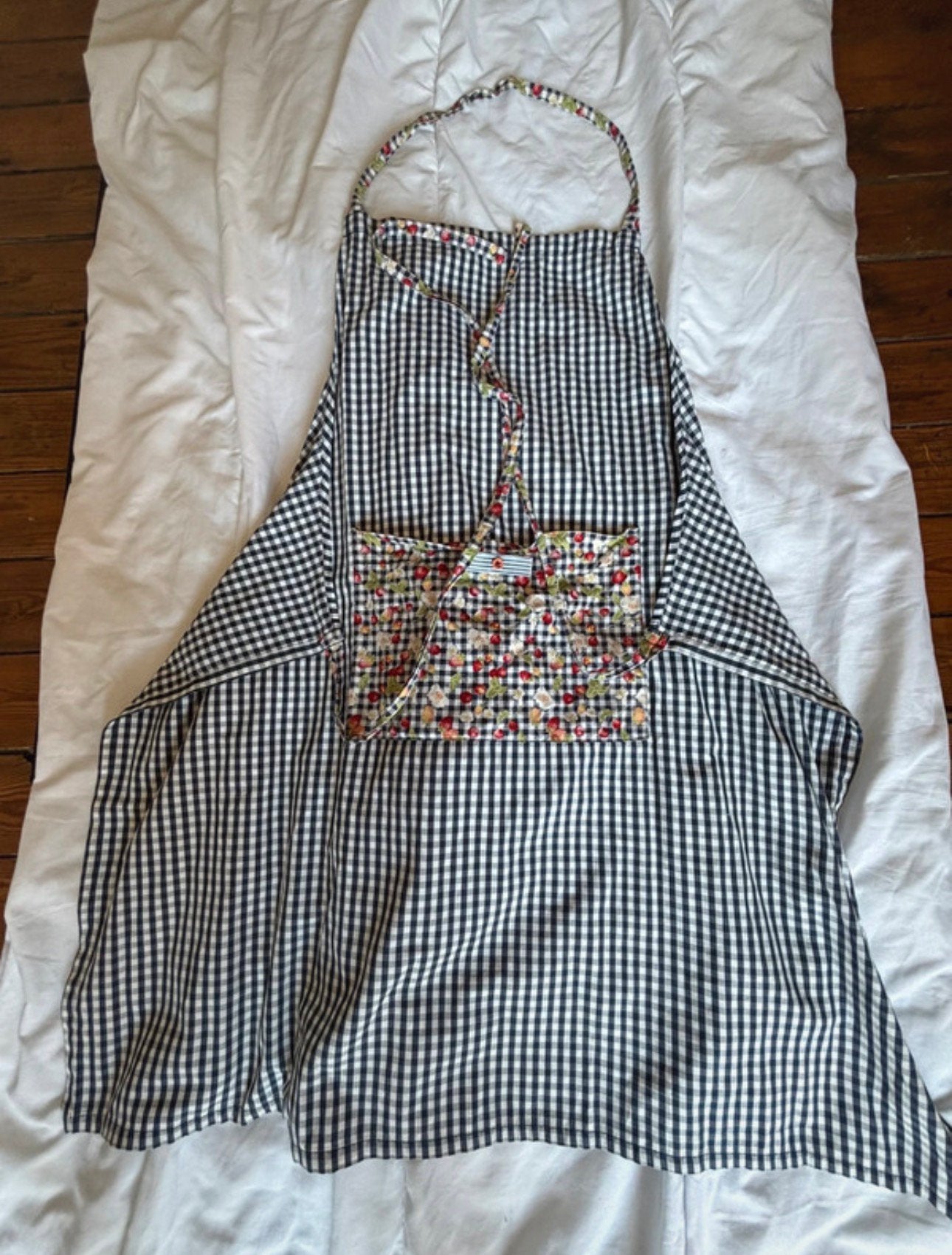 Vintage Black Gingham Apron w Sweet Strawberry Floral Pocket, Kleding | Dames, Ophalen, Zo goed als nieuw