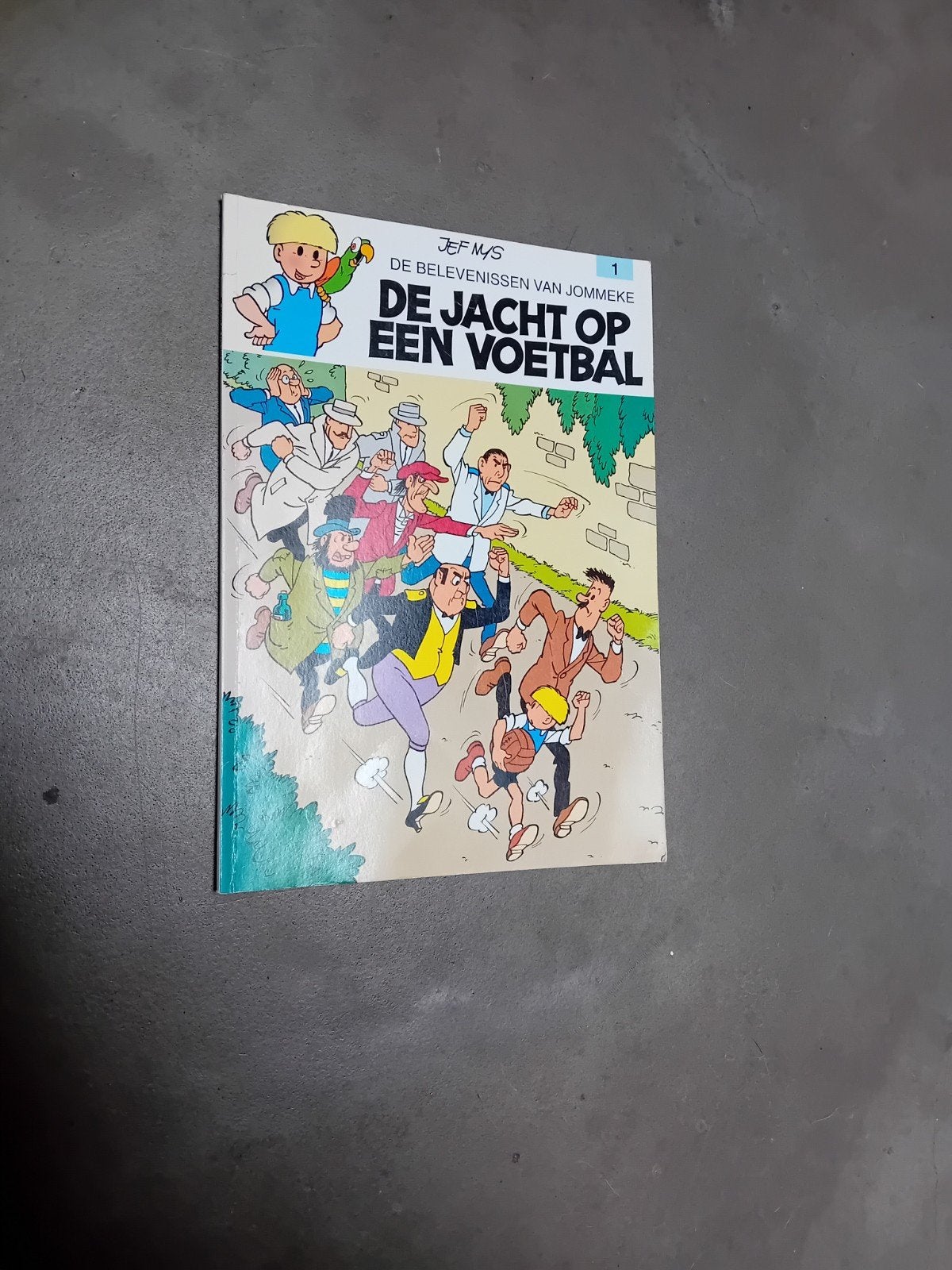 De jacht op de voetbal, Eén stripboek, Ophalen of Verzenden, Gelezen, Jef Nys