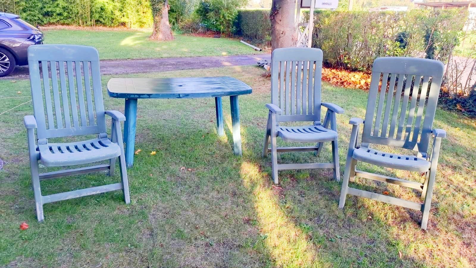 Groene tuinmeubels tafel + 3 stoelen MOET DRINGEND WEG, Ophalen