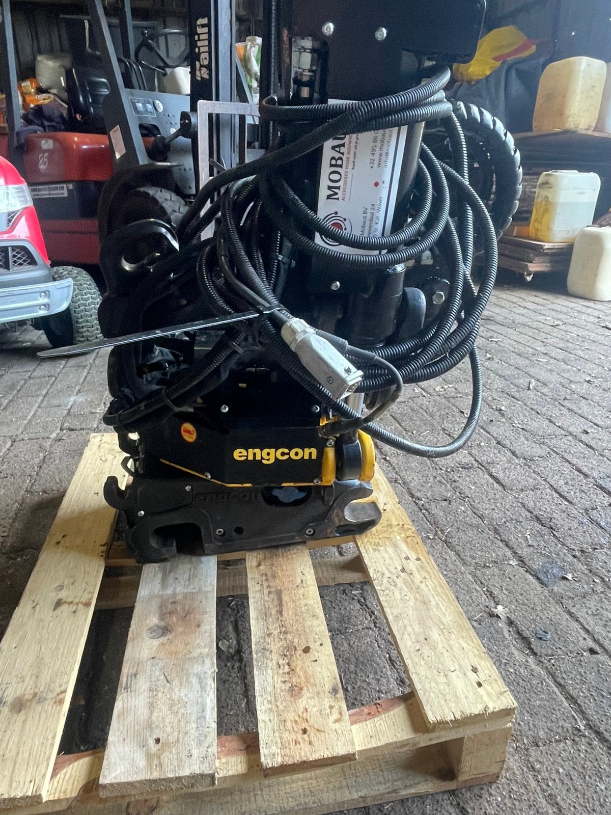 Engcon EC204, Ophalen