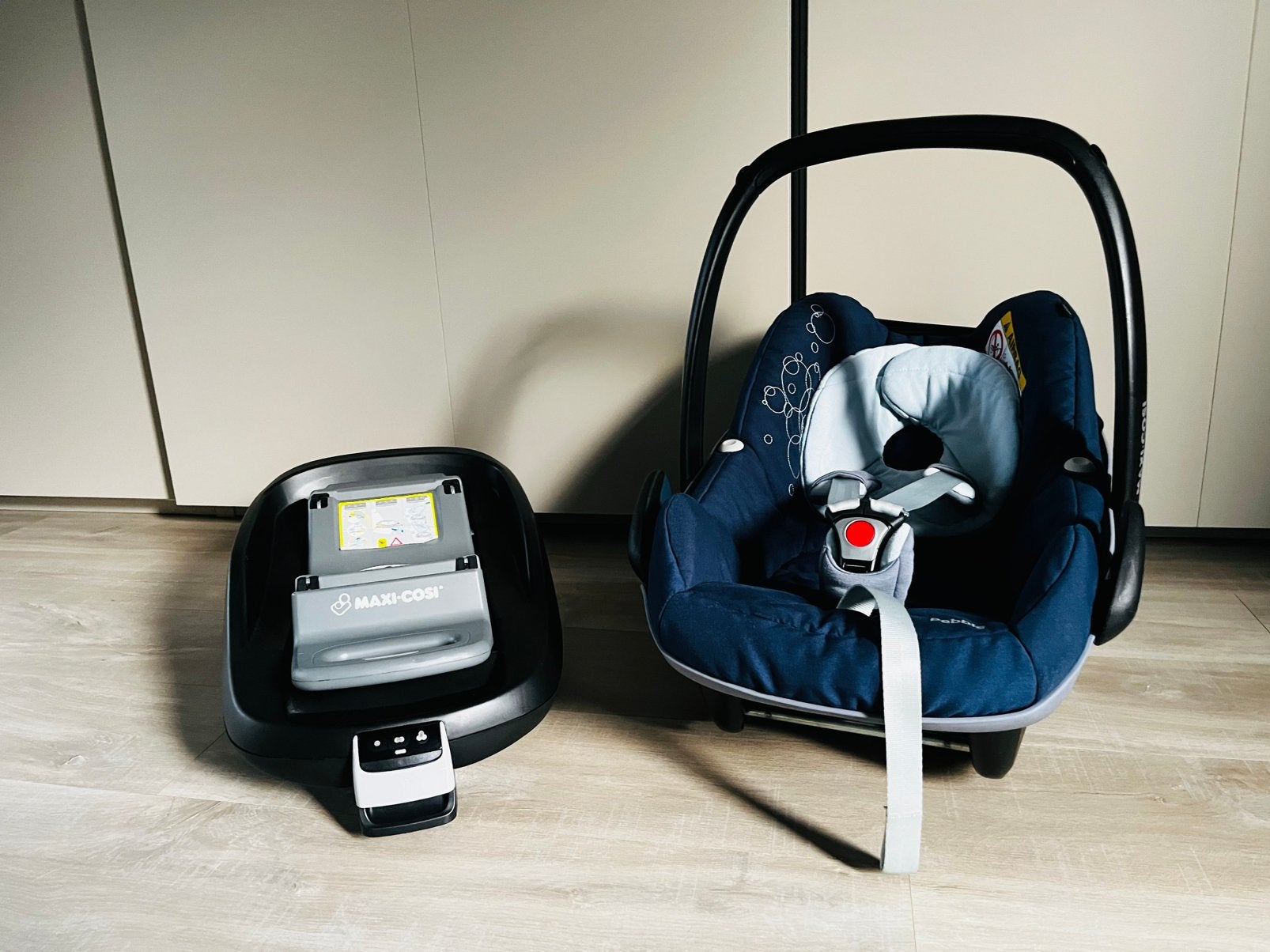 Maxicosi Pebble met bijhorende isofix voor Pebble, Ophalen, Gebruikt, 0 t/m 18 kg, Slaapstand