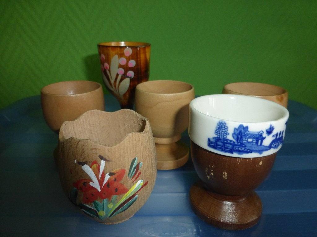 Eierdopjes gemaakt van hout, zilverkleurig metaal, plastic.., Ophalen of Verzenden, Nieuw, Hout, Vintage