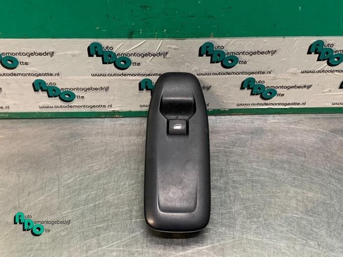 Commutateur vitre électrique d'un Peugeot 208 (208 12-), -, 3 mois de garantie, Utilisé, -