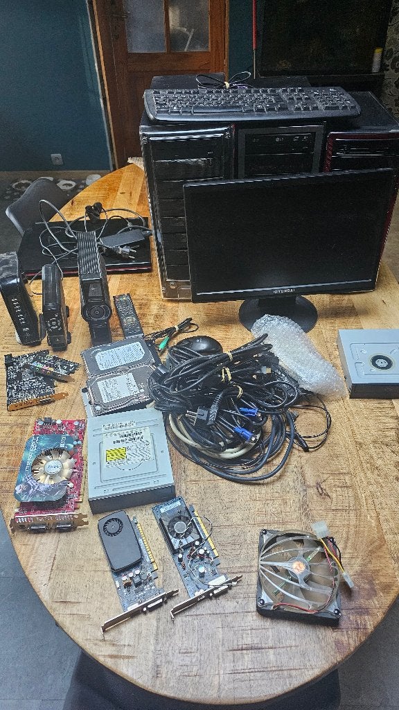Important lot matériel informatique ancien / pour pièces, Enlèvement
