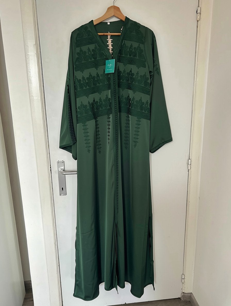 Caftan El Kaftan vert brodé taille S neuf avec étiquette, Vêtements | Femmes, Robes, Enlèvement ou Envoi, Neuf