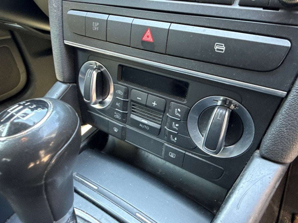 PANNEAU DE COMMANDE AIR CONDITIONNE Audi A3 (8P1), Auto-Union-Straße  1,
85057  Ingolstadt, DE, Info@audi.de, Audi, Utilisé