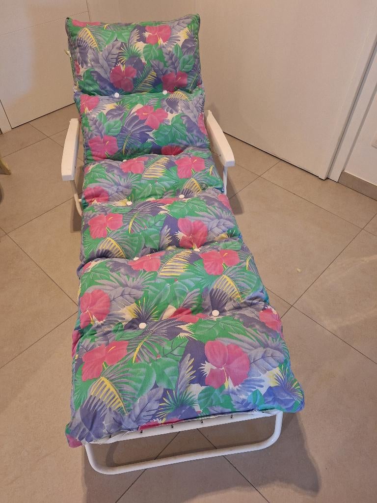 Lit de jardin avec coussin amovible, Enlèvement, Comme neuf