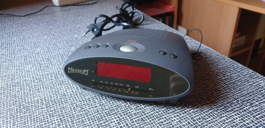 Klokradio Magnum, Ophalen of Verzenden, Zo goed als nieuw, Digitaal