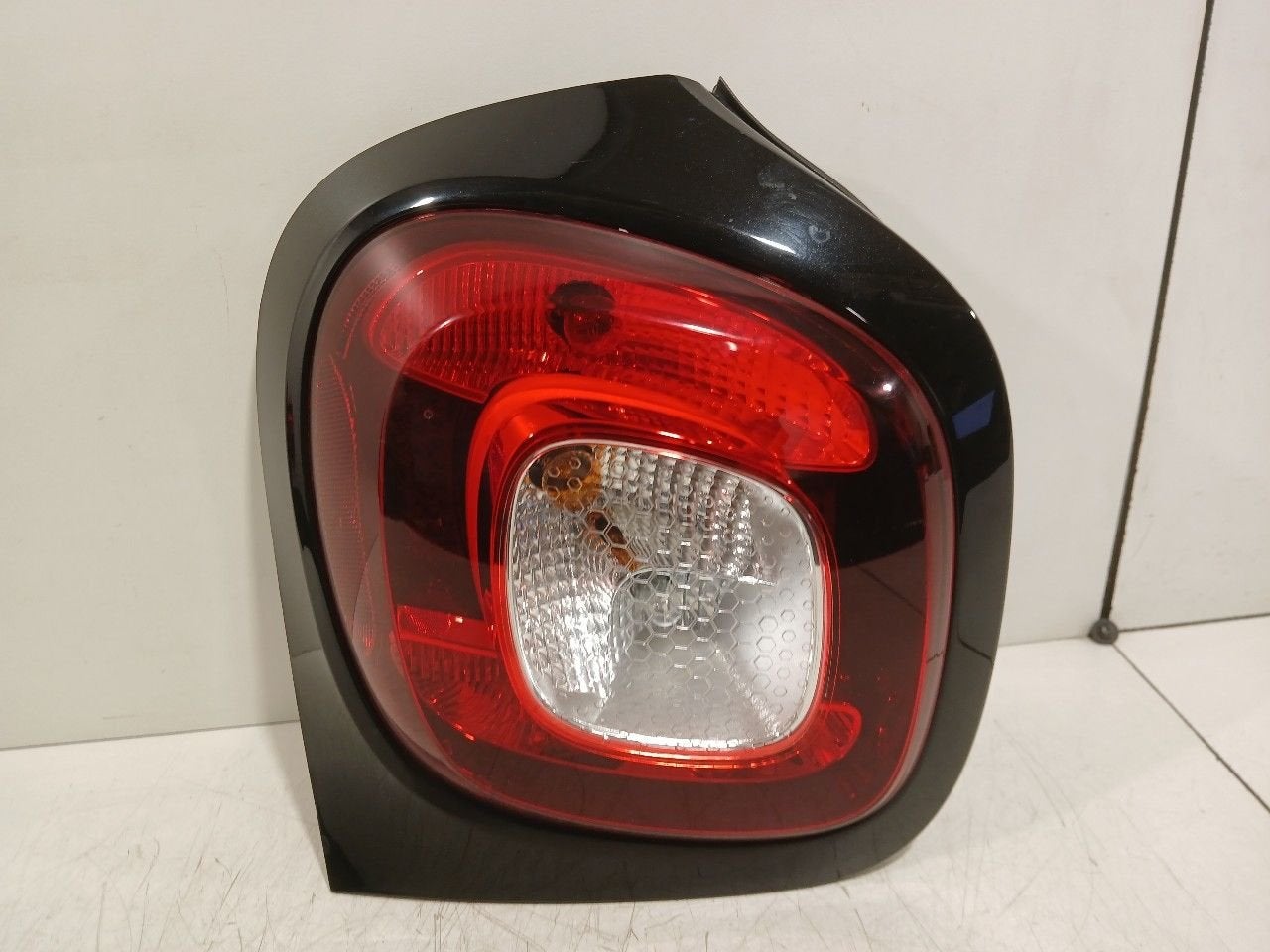 Achterlicht links buiten Smart Forfour, Onderdelen@venauto.nl, Van der Ven Autorecycling B.V., Ettenseweg 76, 4706 PB Roosendaal, The Netherlands