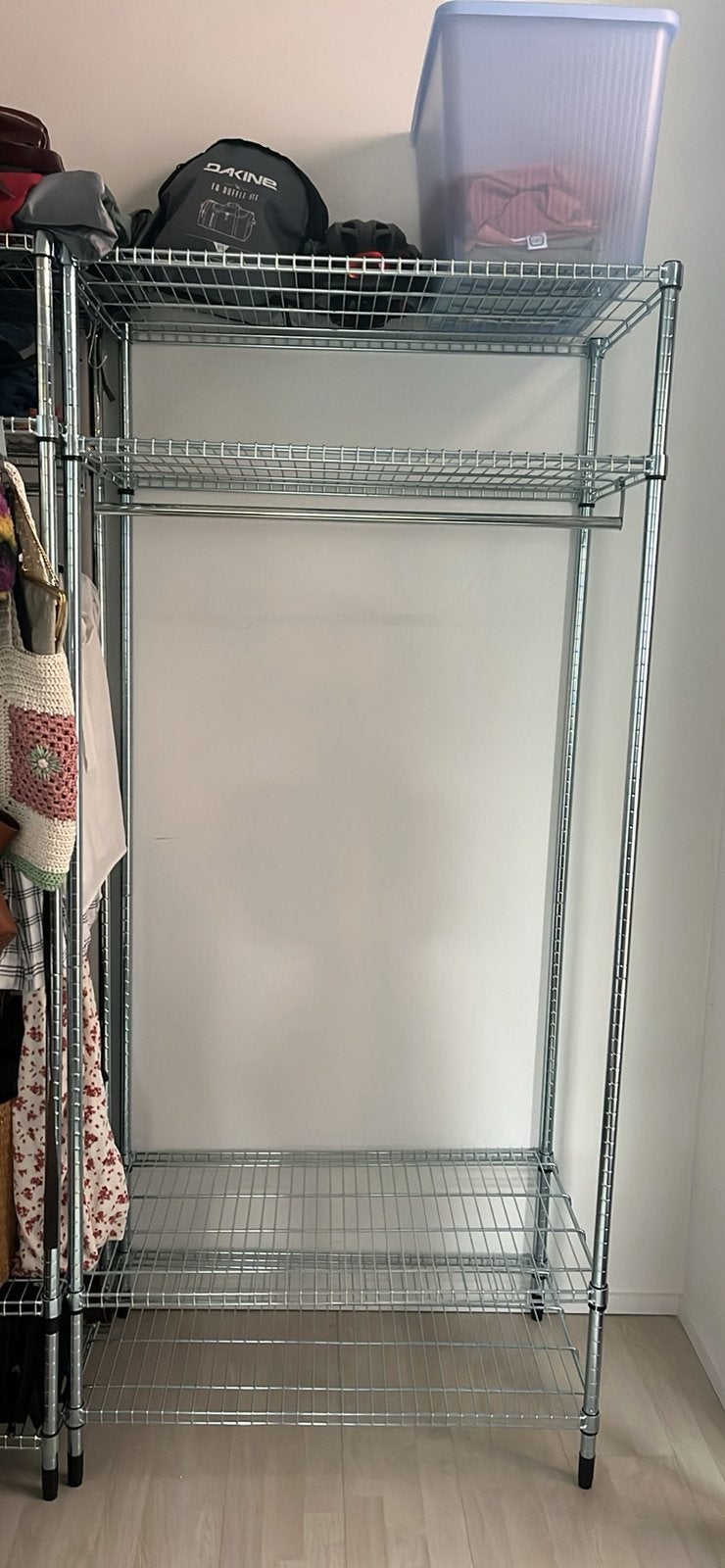 2 Metalen kledingrekken te koop, Vêtements | Femmes, Enlèvement, Comme neuf
