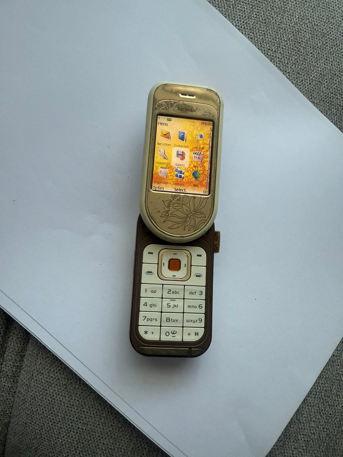 Nokia 7370 gold with original adapter, Modèle coulissant, Moins de 3 mégapixels, Enlèvement ou Envoi, Autres couleurs