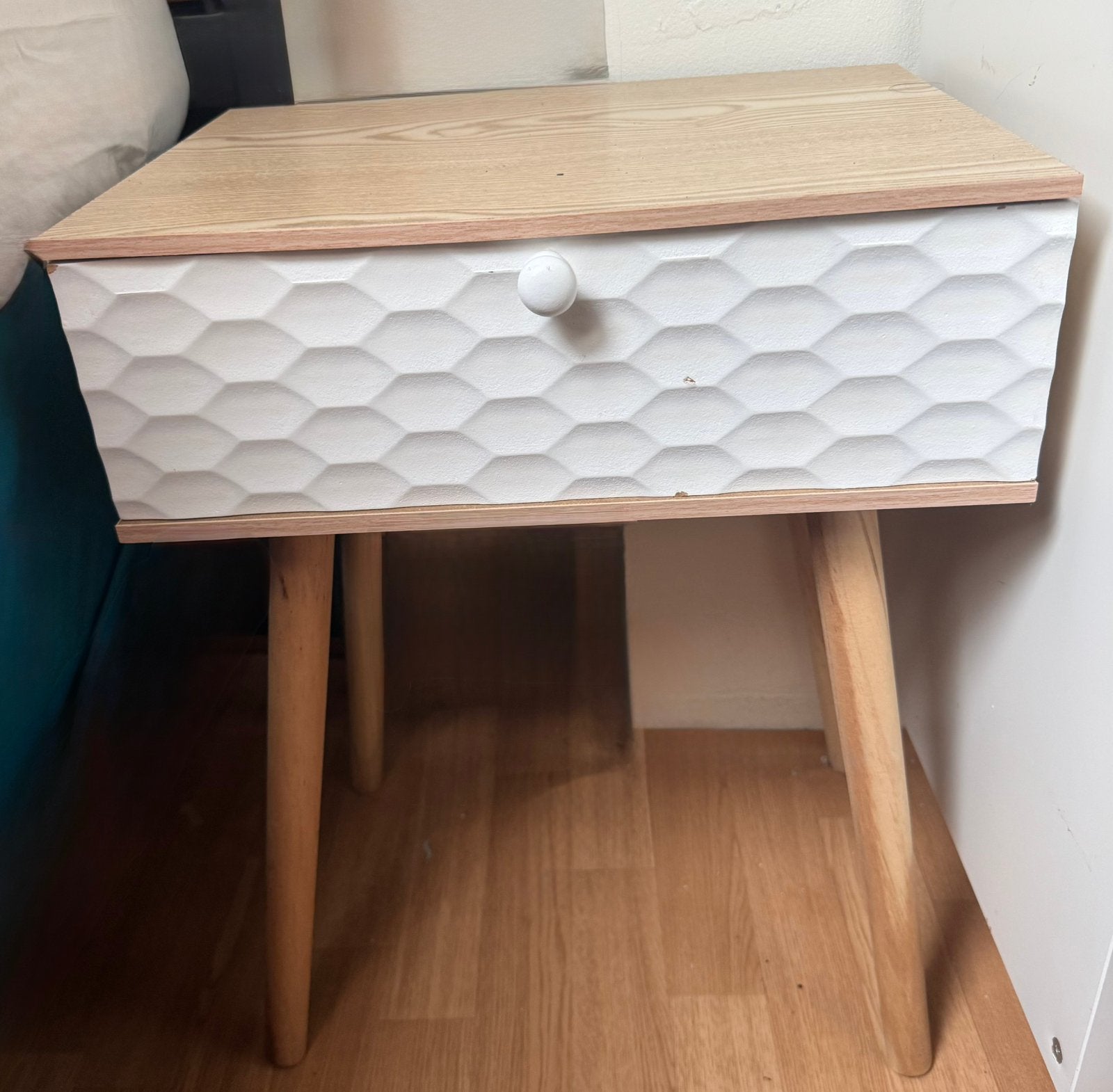 Table de chevet en bois, Antiquités & Art, Enlèvement