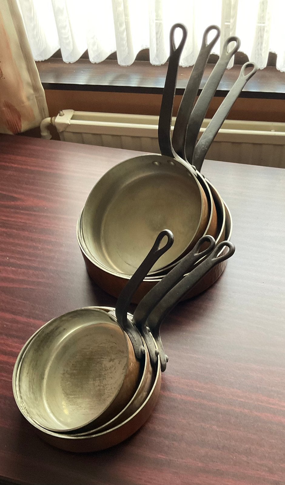 Set van traditionele koperen steelpannen, Enlèvement
