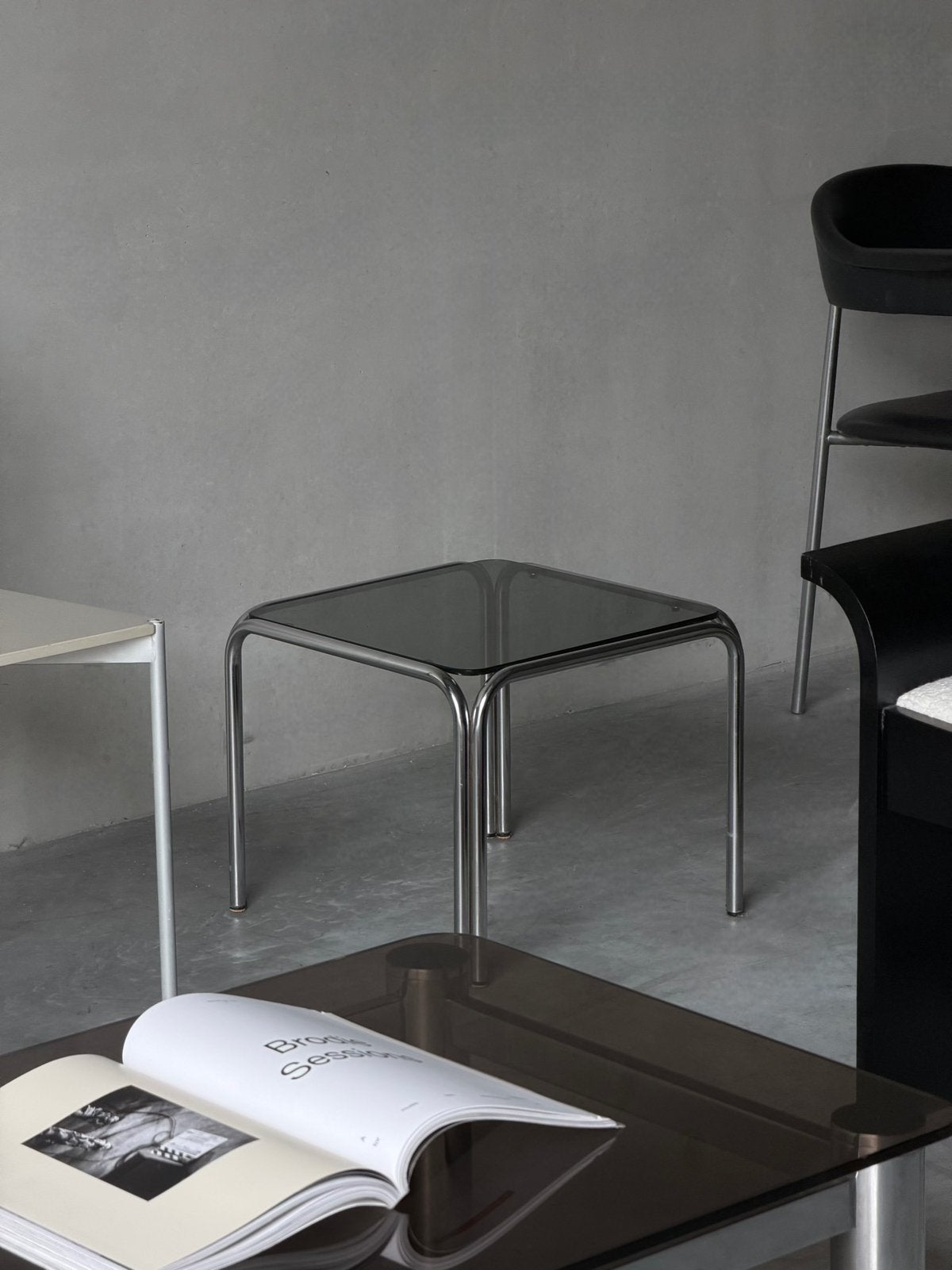 Vintage bauhaus buisframe bijzettafel, Huis en Inrichting, Tafels | Bijzettafels, Ophalen, Zo goed als nieuw, Vierkant, Glas