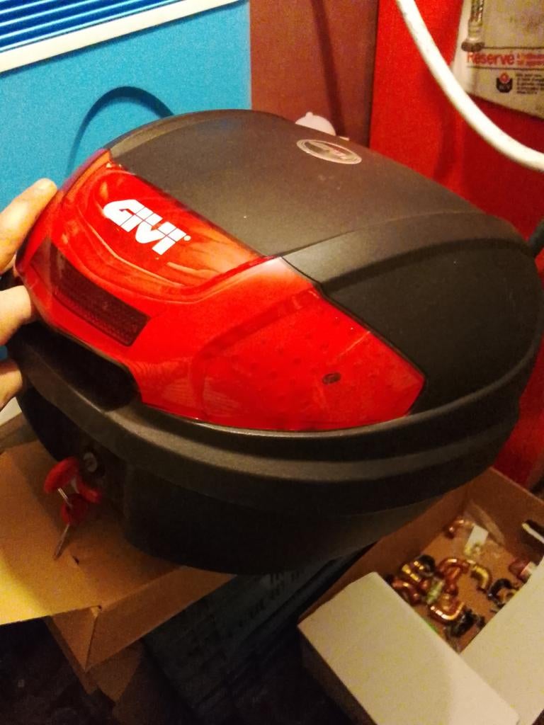 Top Case   Coffre scooter Givi comme neuf, Enlèvement