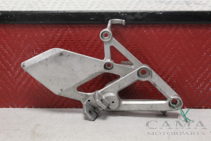 REPOSE PIEDS AVANT DROIT Honda, Motos, Dhr. S. di Majo, Utilisé, Info@cama-motorparts.nl, P.J. Troelstraweg 8 8
3144 CX  MAASSLUIS, NL