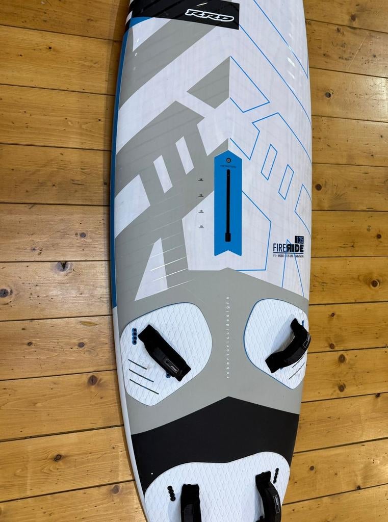 Tk: RRD FireRide V1 Wood 135L (foil ready) DIT WEEKEND 599,-, Sports nautiques & Bateaux, Planche à voile, Planche, Moins de 250 cm