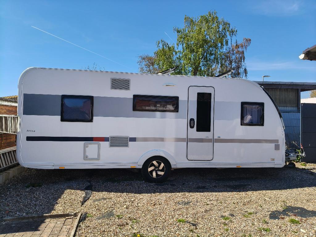 Caravan Adria adora 573pt 32750€, Rondzit, Vast bed, Schokbreker, Particulier