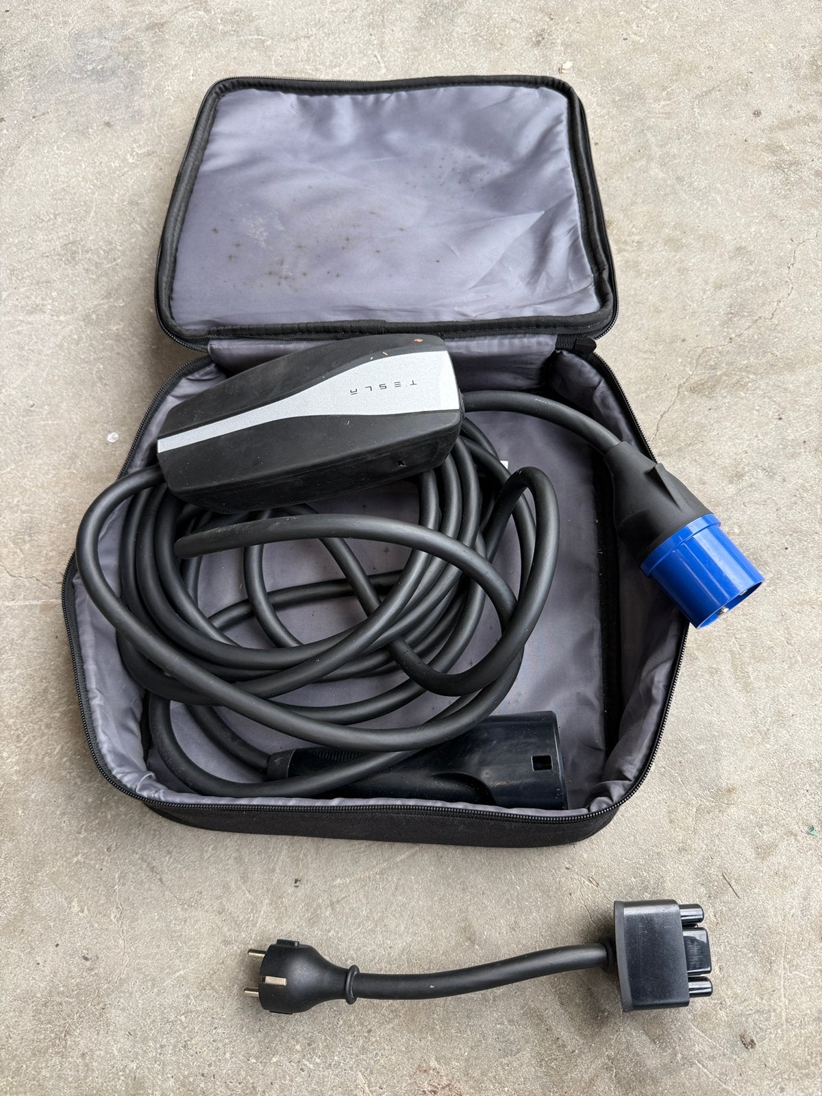 Originele tesla oplader - 2 stekkers, Ophalen of Verzenden, Zo goed als nieuw, Laadkabel