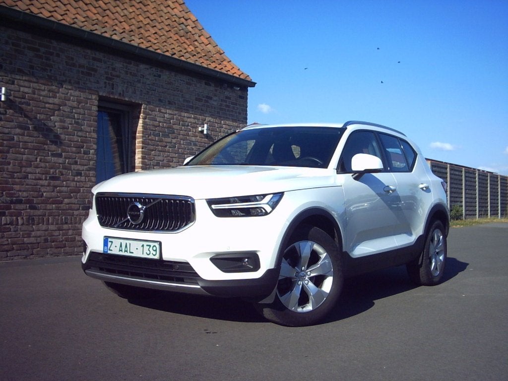 Volvo XC40 T2 1.5i (Momentum) Automaat, Wit, 5 zetels, Lichtsensor, Automaat