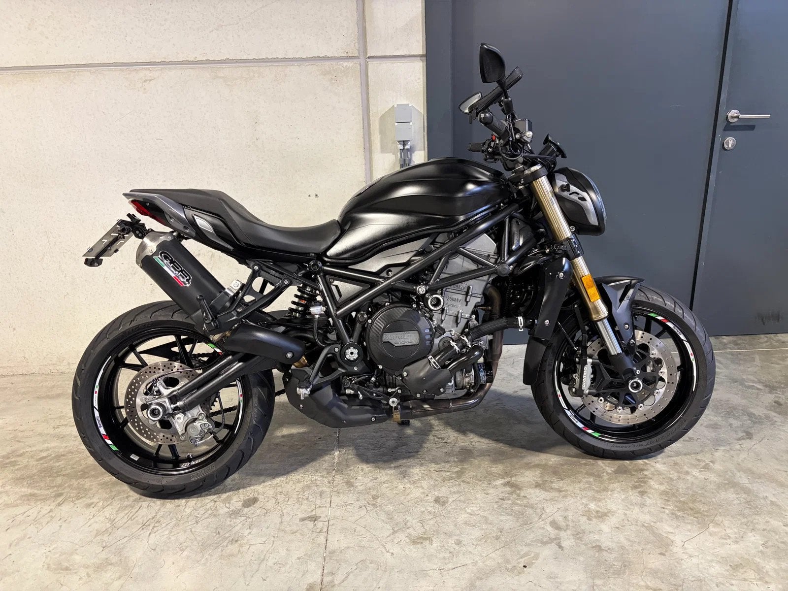 Benelli 752S in prachtstaat met opties (bj 2022), 752 cc, Meer dan 35 kW, Overig, Handgeschakeld