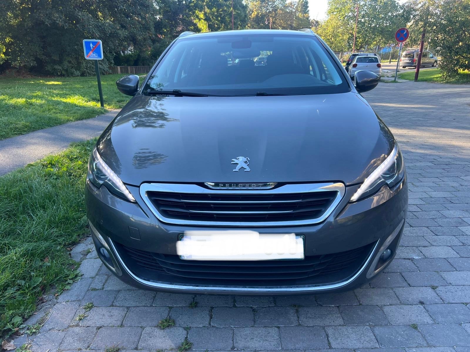 Peugeot 308 1.6HDI tel watsap 0032484718956, Autos, Achat, Entreprise, Boîte manuelle, Entretenue par le concessionnaire