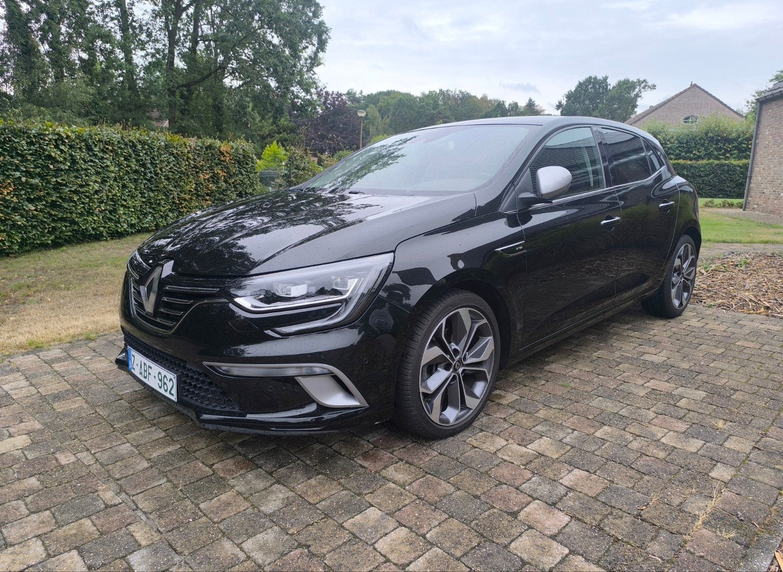 Renault Megane GT-line 160pk #benzine #automaat & GARANTIE, Auto's, Automaat, Euro 6, Zwart, Navigatiesysteem