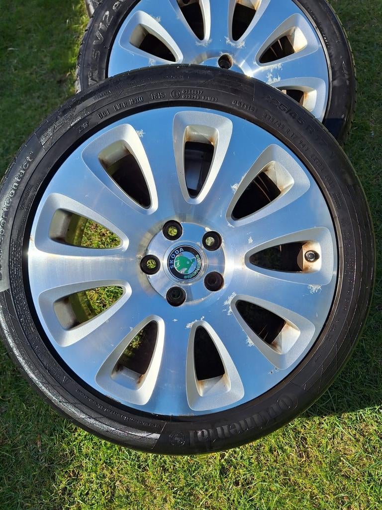 4 originele velgen en banden skoda superb., Auto diversen, Wieldoppen, Ophalen, Gebruikt