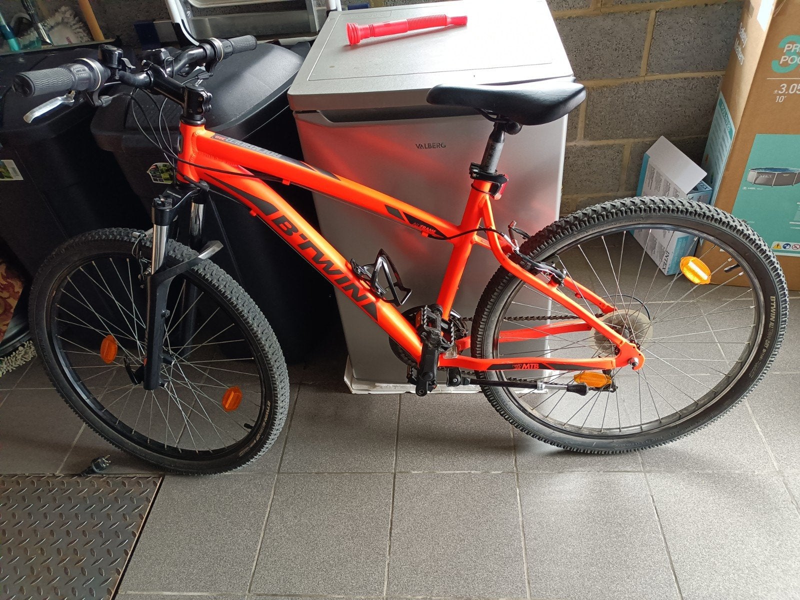 VTT B twin ,Rockrider  250€ les deux pièces.