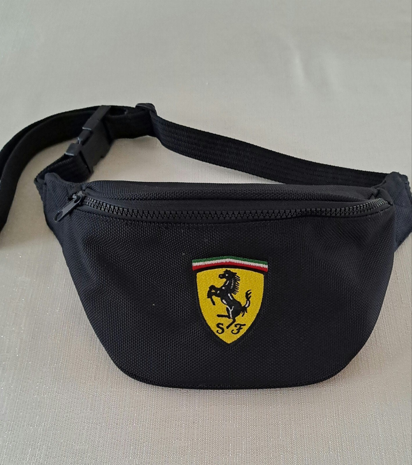 sac banane Ferrari neuf, Enlèvement ou Envoi