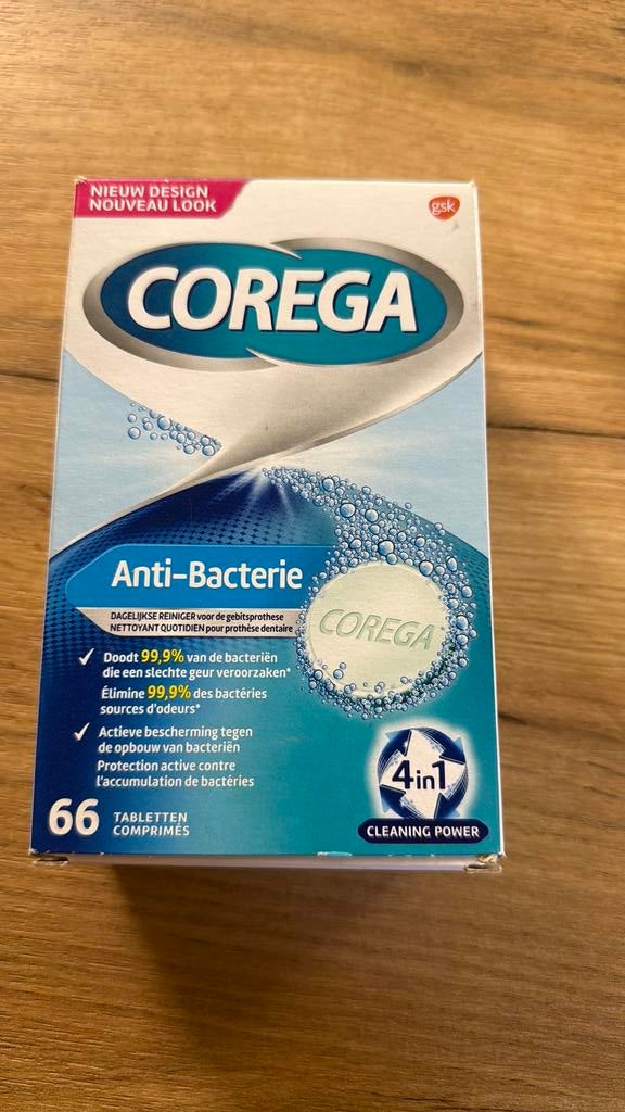 Corega reinigingstabletten, Handtassen en Accessoires, Uiterlijk | Mondverzorging, Ophalen of Verzenden, Zo goed als nieuw