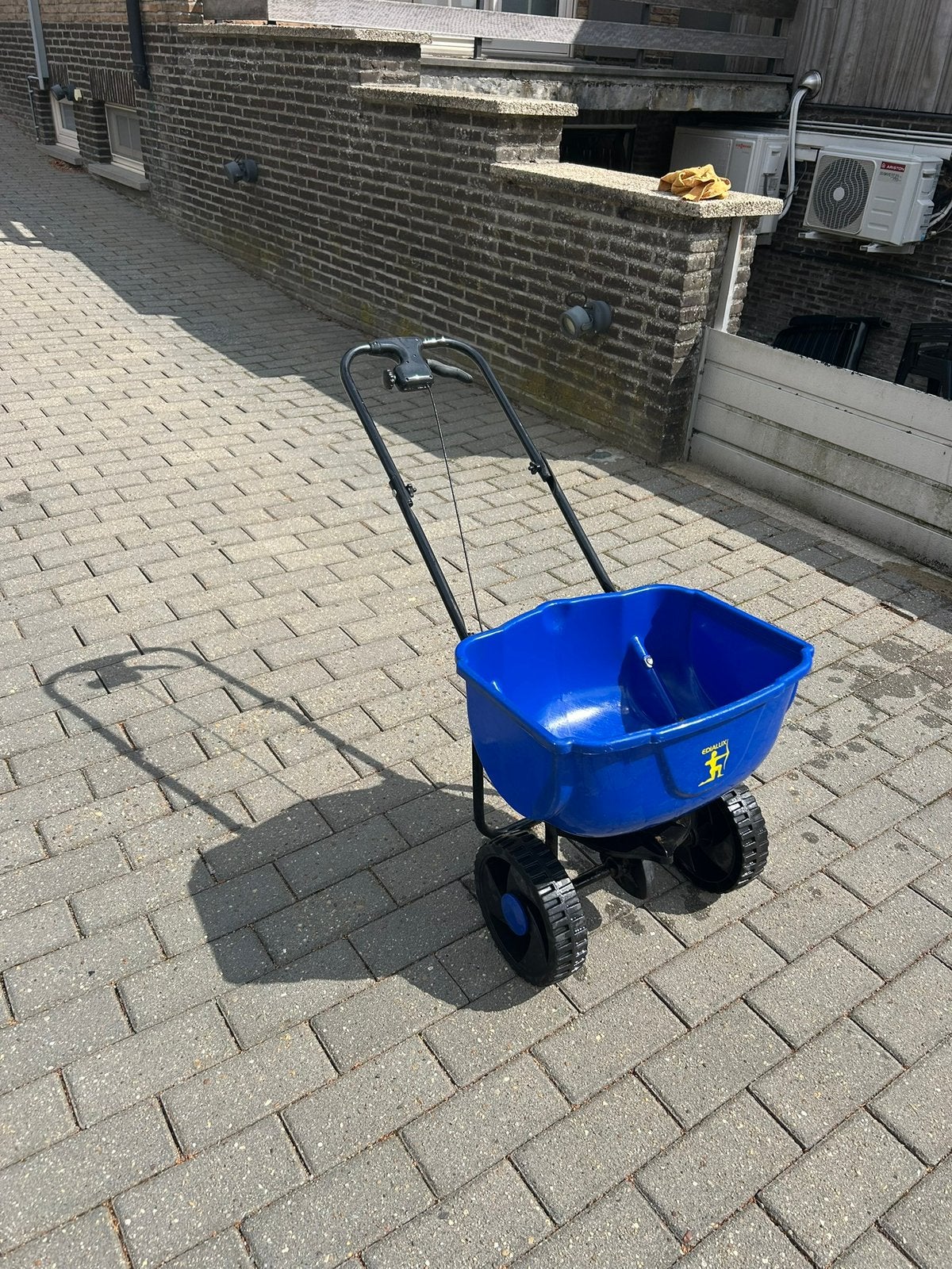 Strooiwagen Idealux in nieuwstaat., Tuin en Terras, Ophalen, Zo goed als nieuw