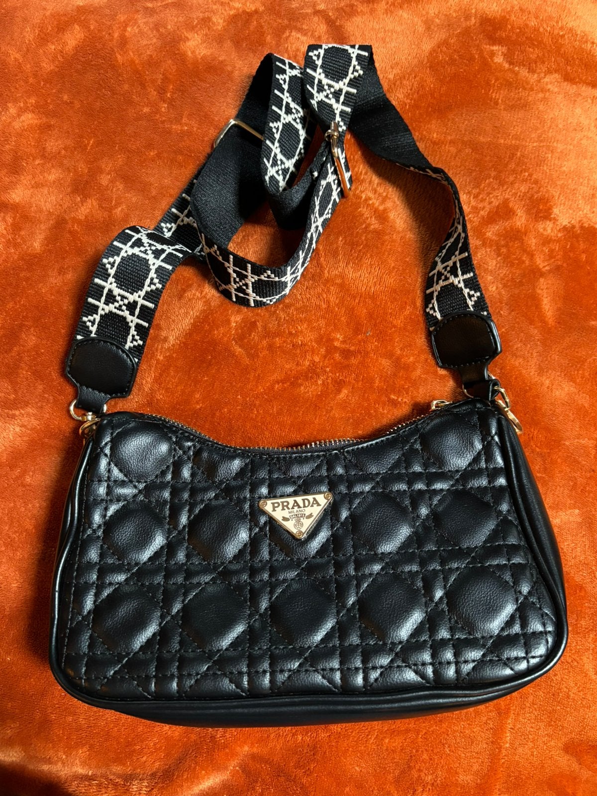 prada schoudertas, Handtassen en Accessoires, Ophalen, Zo goed als nieuw