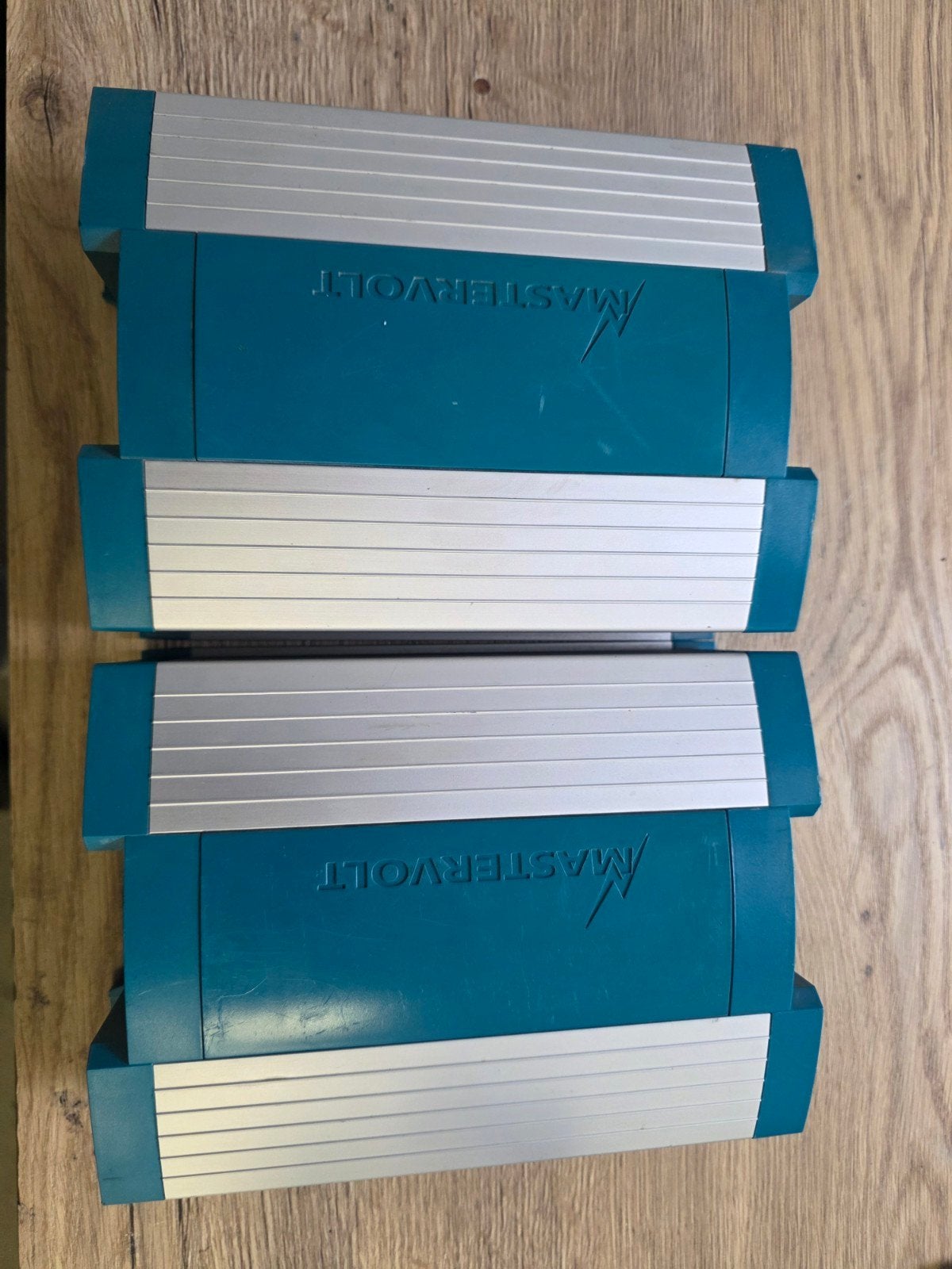 2 stuks Mastervolt Magic 12/12-20 Omvormers – Setprijs €300, Ophalen