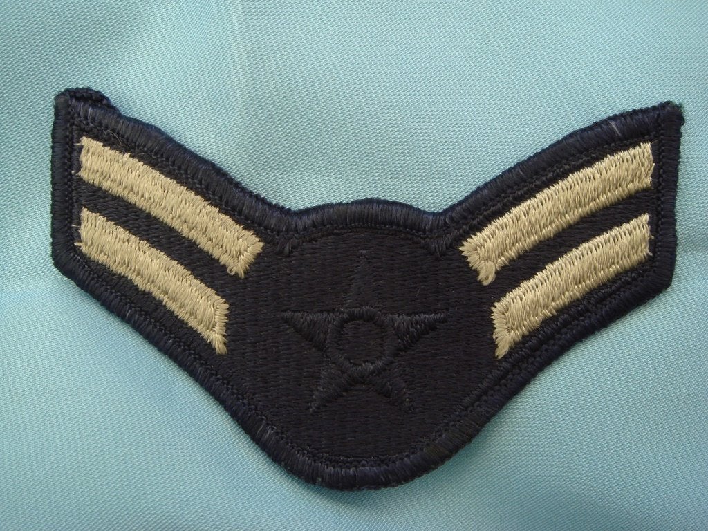 USAF # 2 - AIRMAN FIRST CLASS (1 ex), Verzamelen, Ophalen of Verzenden, Luchtmacht, Embleem of Badge