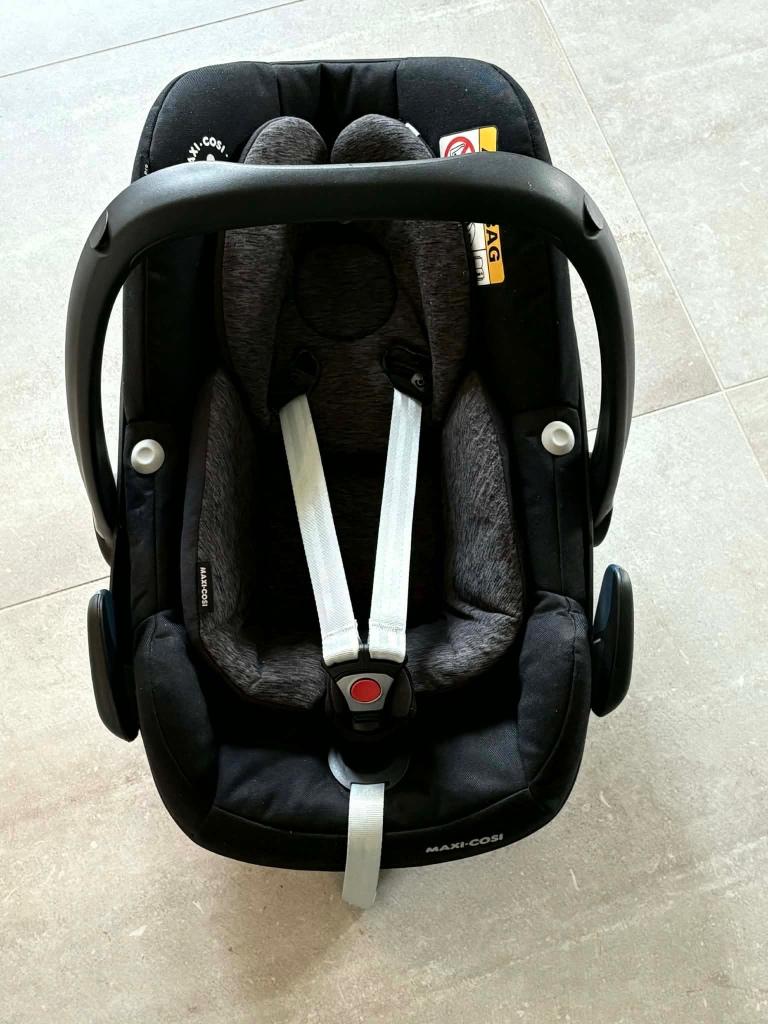 Maxi cosi met regenkap en verklein kussen, Kinderen en Baby's, Autostoeltjes, Ophalen, Zo goed als nieuw