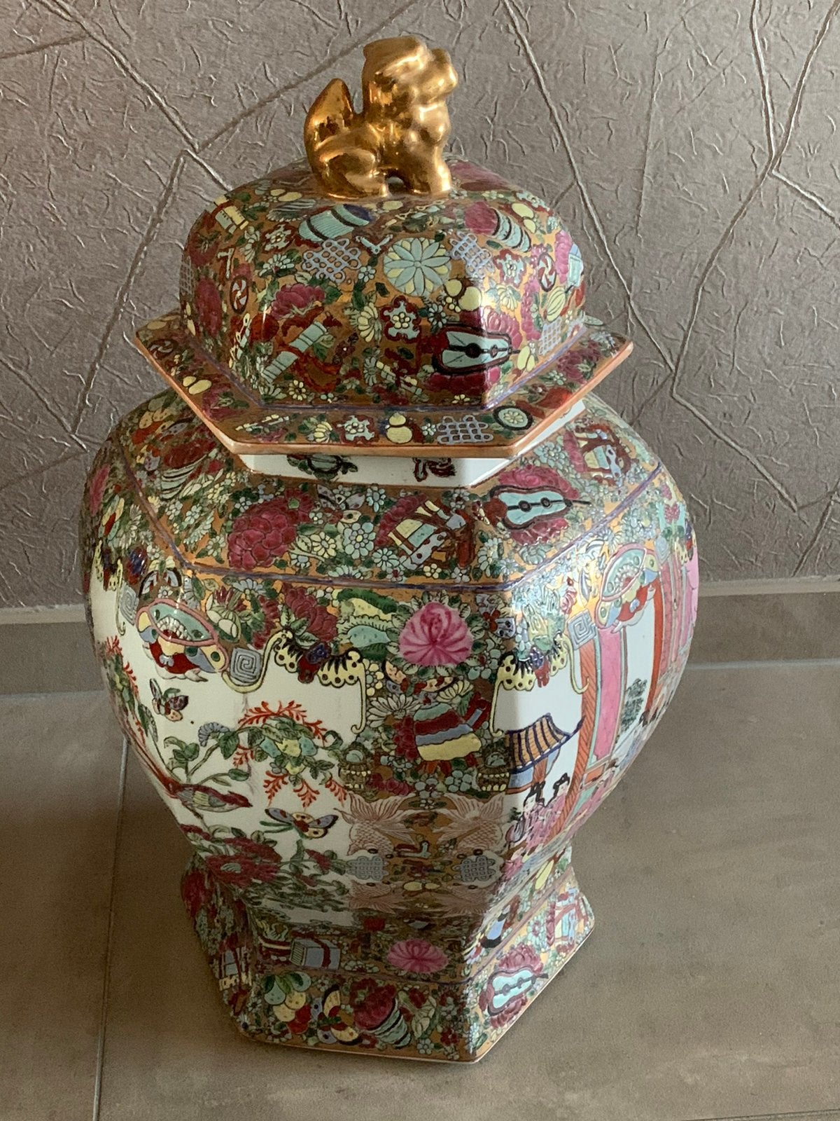 Te koop mooie chinese vaas met deksel, Ophalen