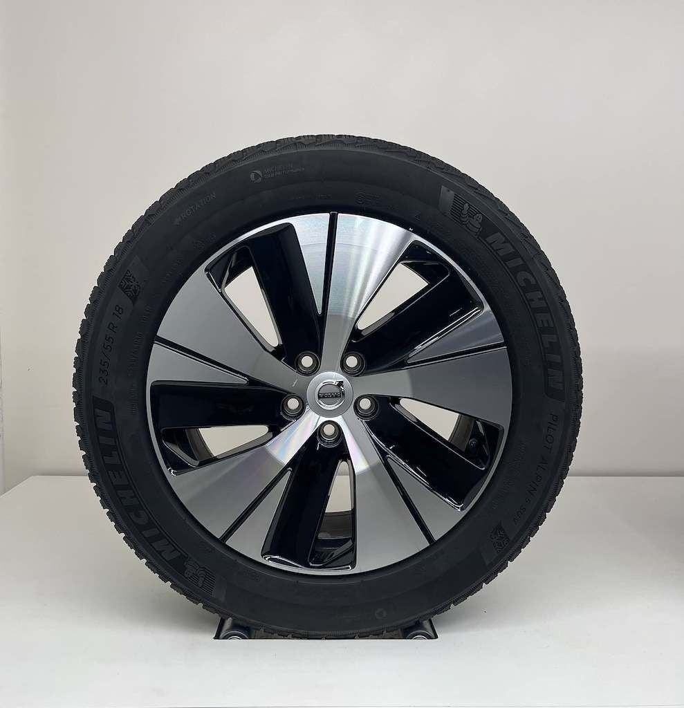 Volvo XC40 - 18 inch - winterbanden, Auto-onderdelen, Banden en Velgen, 18 inch, Gebruikt, Banden en Velgen, 235 mm