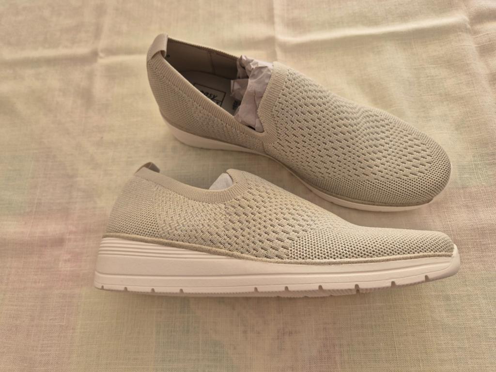 Damesschoenen. Nog nieuw. Maat 39. Aankoopprijs:34,99., Ophalen